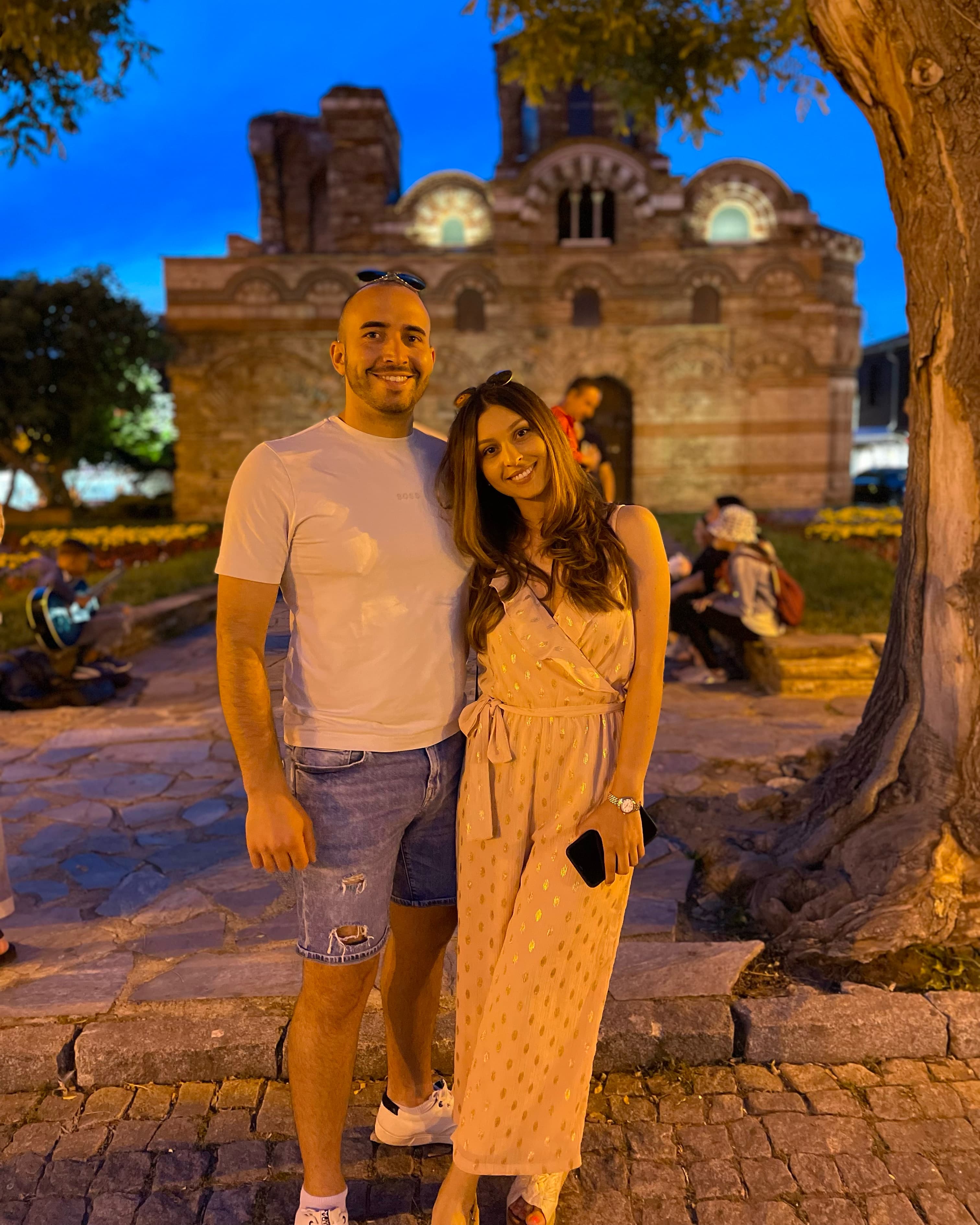 и живяхме...